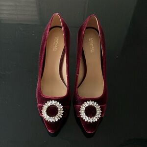 Velvet pumps